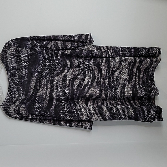 Catherine's Textured Animal Print Gray & BLack Stretch Tunic 14/16W - Picture 6 of 7